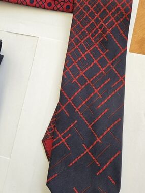 Canasta Black Tie with Red Crosshatch Pattern
